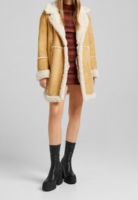 Bershka Halflange jas - camel