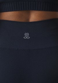 Yogasearcher NALA - Tajice - navy