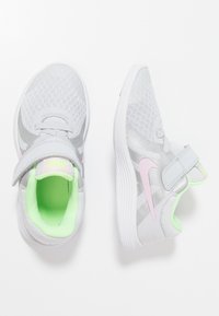 Nike Performance Zapatillas running asfalto - light grey