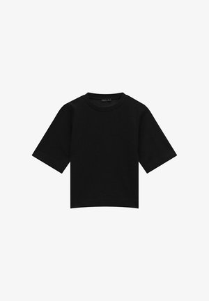 Zwart t-shirt met korte mouwen, gemaakt van zachte stof. Heeft een ronde hals en een ontspannen, boxy pasvorm. Soepele textuur zonder zichtbare patronen of accenten.