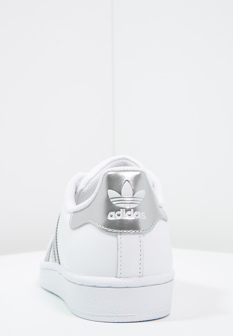 adidas originals superstar sneaker low white silver metallic core black