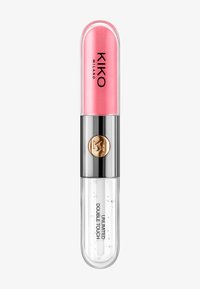 KIKO Milano lipgloss met een roze glans aan de bovenkant en een transparante glans aan de onderkant, verbonden door een zilveren band met een gouden logo.
