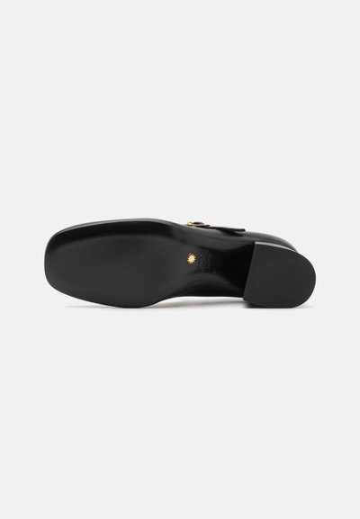 Stuart Weitzman Tacones - black