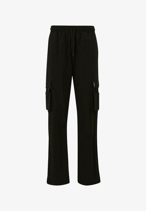 Pantalones cargo negros fabricados en un tejido suave, con cintura elástica, cordón y múltiples bolsillos laterales para almacenamiento.