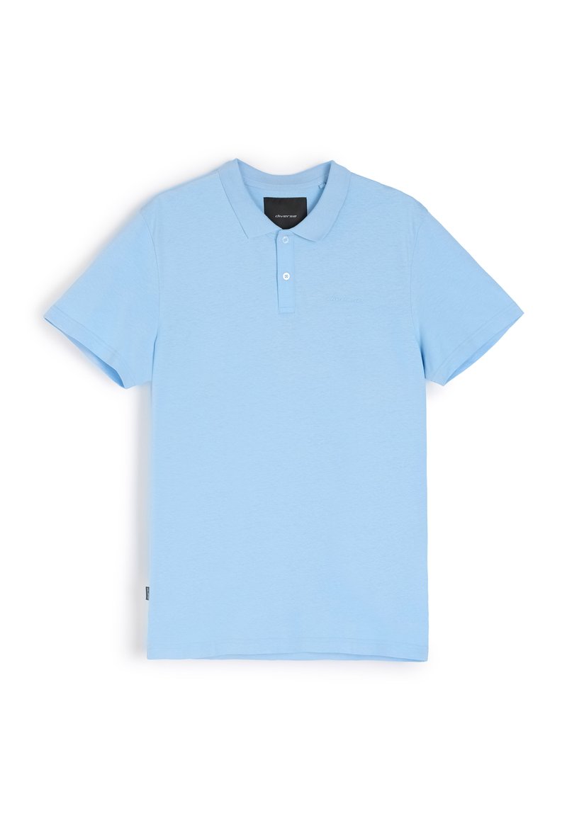 Jasnoniebieska koszulka polo z miękkiej bawełny, z klasycznym kołnierzykiem, trzema guzikami oraz subtelnym haftem logo na piersi.