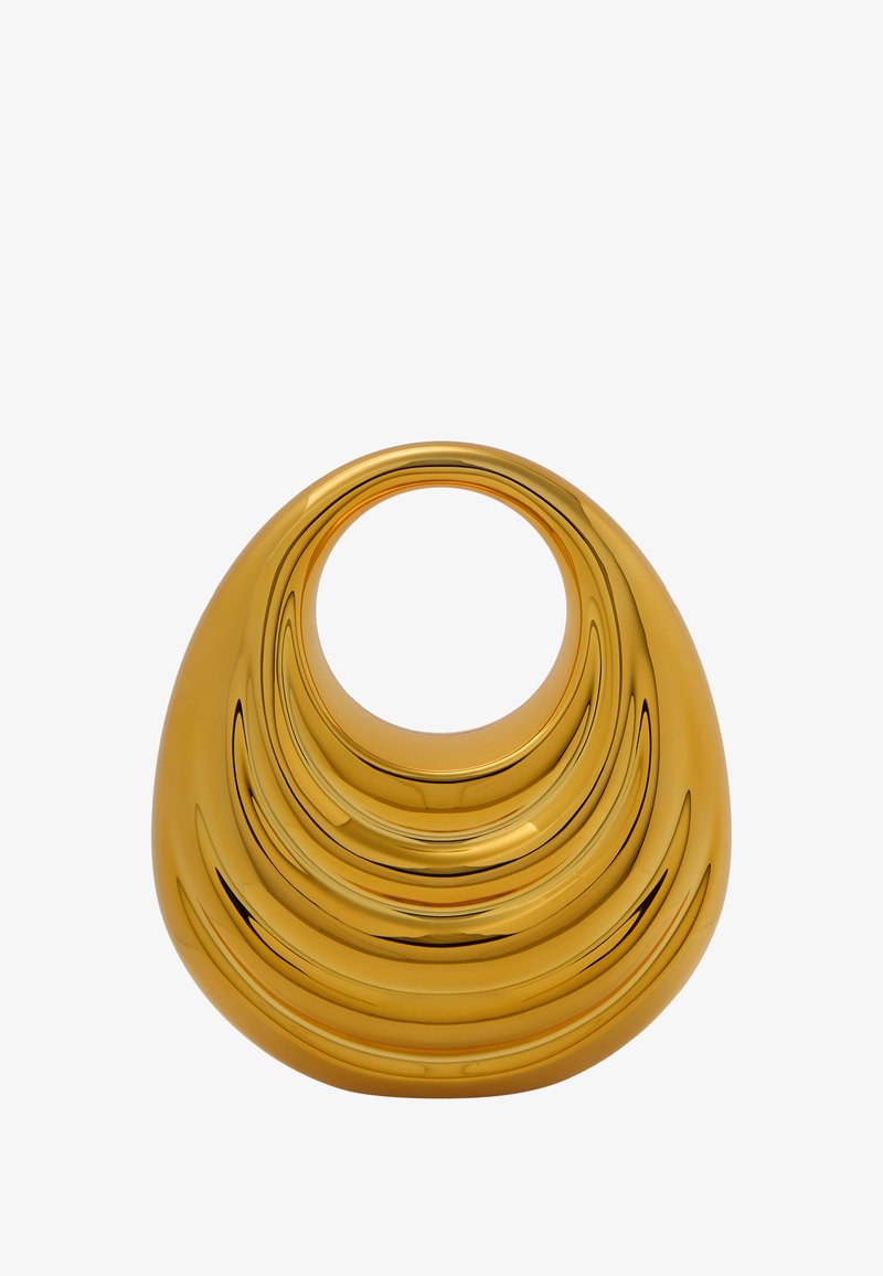 Guld dekoreret vase med en rund form, glat overflade, central cirkulær åbning og lagdelt design, der skaber en bølgeeffekt.