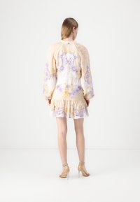 TWINSET DRESS - Dienas kleita - lavender/yellow