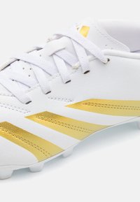 adidas Performance PREDATOR CLUB FXG UNISEX - Botines de fútbol para terreno firme - footwear white/gold metallic