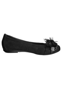 Ballerines en cuir de daim noir avec un bout rond, présentant un accent décoratif en fleur noire et argentée à l'avant. Texture lisse et petit talon.