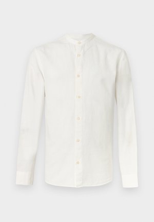 Weißes Langarmhemd mit Stehkragen und durchgehender Knopfleiste, dargestellt auf einem schlichten hellgrauen Hintergrund.