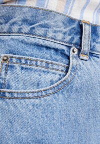 Dr.Denim Petite NORA  - Calças de ganga de corte relaxado - light retro