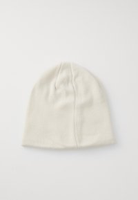 Beanie lavorato a maglia in morbido colore crema chiaro. Progettato con una forma aderente e leggermente svasata nella parte superiore. Texture liscia con cuciture minime.