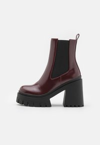 Unselected, dark red