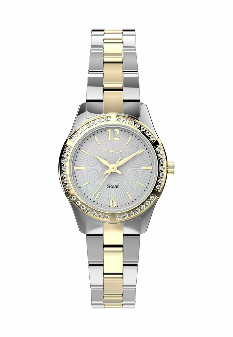 Zilveren en goudkleurige roestvrijstalen zonne-energie horloge met een bezel versierd met kristallen, een zilveren wijzerplaat en een schakeldesign voor de armband.