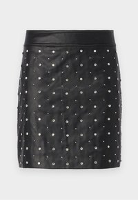 Svart skinn mini skjørt dekorert med sølv rhinestones i et prikket mønster, med en tettsittende midjebånd og glatt tekstur.