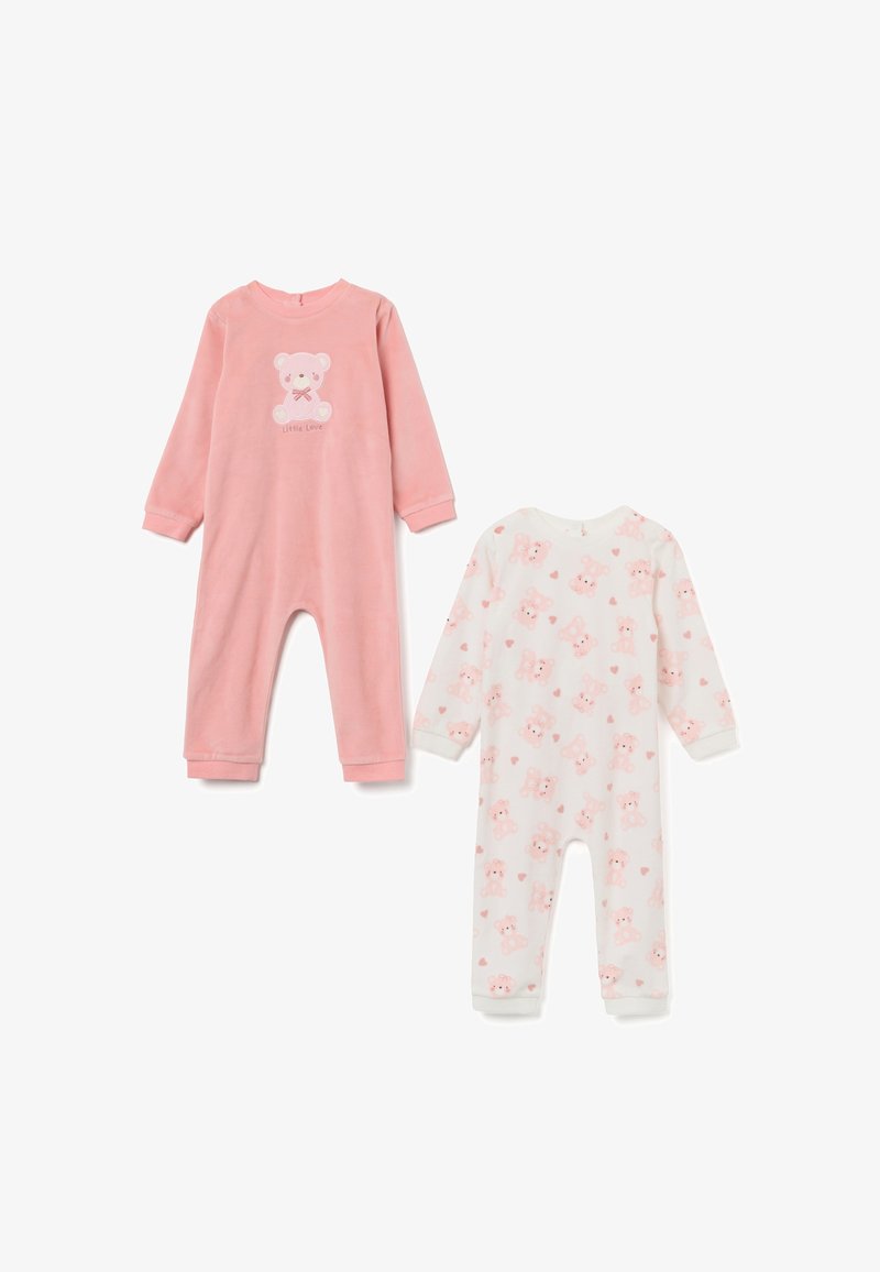 Deux barboteuses pour bébé : l'une en rose doux avec un design d'ours en peluche et l'autre en blanc ornée d'ours en peluche roses et de cœurs.