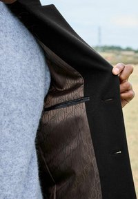 Next EPSOM TALL - REGULAR FIT - Abrigo corto - black