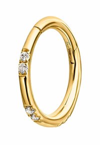 Pendiente de aro de oro con una superficie lisa, que presenta tres pequeñas piedras transparentes dispuestas en un diseño curvado. El acabado pulido realza el brillo.