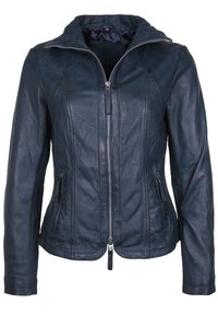 Marinblå läderjacka med huva, dragkedja framtill och två sidofickor. Ytan är slät med subtila sömdetaljer.