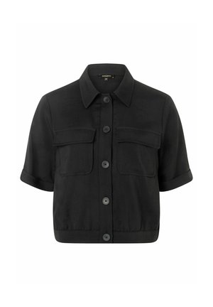 Zwart kortodem shirt met een kraag, voorzien van twee borstzakken, een knoopsluiting en een relaxed fit met een licht gatherende zoom.
