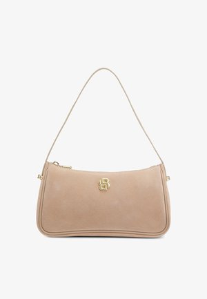 Beigenvärinen mokkahihnainen olkalaukku, jossa on kultainen kaksinkertainen B-logo ja vetoketjusuljenta, ohut hihna ja jämäkkä suorakaiteen muotoinen rakenne.