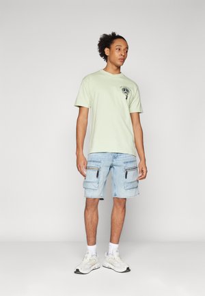 PEACE DELIVERY UNISEX - Print T-shirt - cucumber