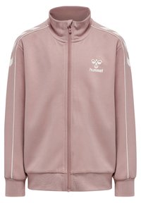 Rosa zip-jacka med hög krage, vita accentränder på axlarna och en liten logotyp på bröstet. Tillverkad av smidig, lättviktig tyg.