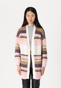 Stickad cardigan med rosa, vit, brun och lila ränder. Öppen framdesign, långa ärmar, texturerat tyg.