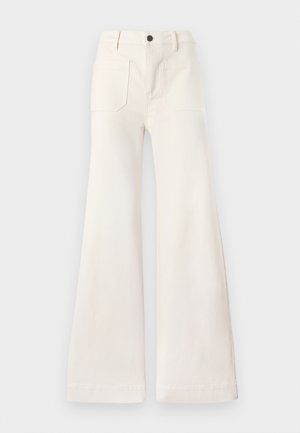 Pantalon blanc ample à taille haute avec poches plaquées sur le devant, passants pour ceinture et fermeture à bouton.