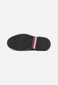 Tommy Hilfiger COMFORT TOE - Volnočasové šněrovací boty - black