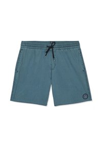 Shorts de bain bleu-vert avec ceinture élastique, cordon noir, poches latérales et petit logo circulaire sur la jambe gauche.