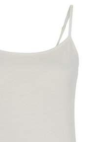Hvid ærmeløs tanktop med tynde stropper, lavet af et letvægts, glat stof. Har en rund halsudskæring og et enkelt design.