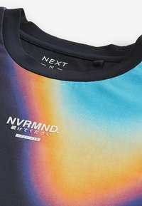 Next DIP DYE GRAPHIC - Apdrukāts T-krekls - black