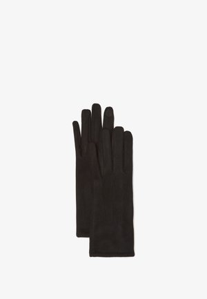 Een paar zwarte fleece handschoenen met een aanraakgevoelige patch op de wijsvinger van de rechterhandschoen, plat gelegd op een witte achtergrond.