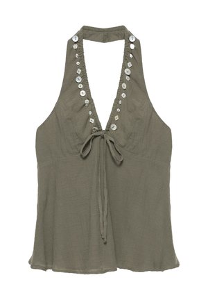 Haut dos-nu vert olive avec col en V profond, décoré de divers boutons blancs le long de l'encolure et fermeture par lien en dessous.