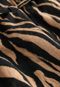 REGULAR FIT  - TIE WAIST - Rövidnadrágok - zebra print