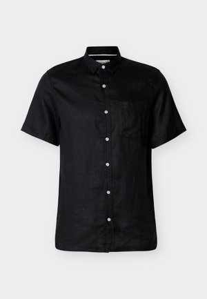 Chemise noire à manches courtes avec boutons, col et une poche poitrine, présentée sur un fond gris clair.
