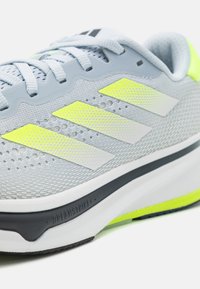 adidas Performance SUPERNOVA RISE - Hardloopschoenen voor op de weg - halo blue/lucid lemon/crystal white