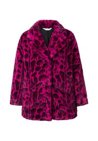 Abrigo de piel sintética en rosa brillante con un patrón de estampado de leopardo negro. Cuenta con un gran cuello y un cierre de botones de doble botonadura.