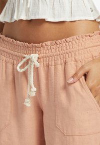 Roxy OCEANSIDE PANT - Pantalon classique - nude