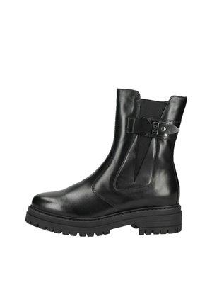 Stivaletto nero in pelle con suola robusta e cinturino decorativo con fibbia sul lato, visto dal lato esterno.