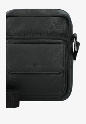 Borsa a tracolla in pelle nera con scomparto principale con zip, tasca frontale e tracolla regolabile con hardware in argento.