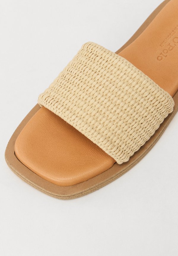 AGDA - Mules - chalky sand4