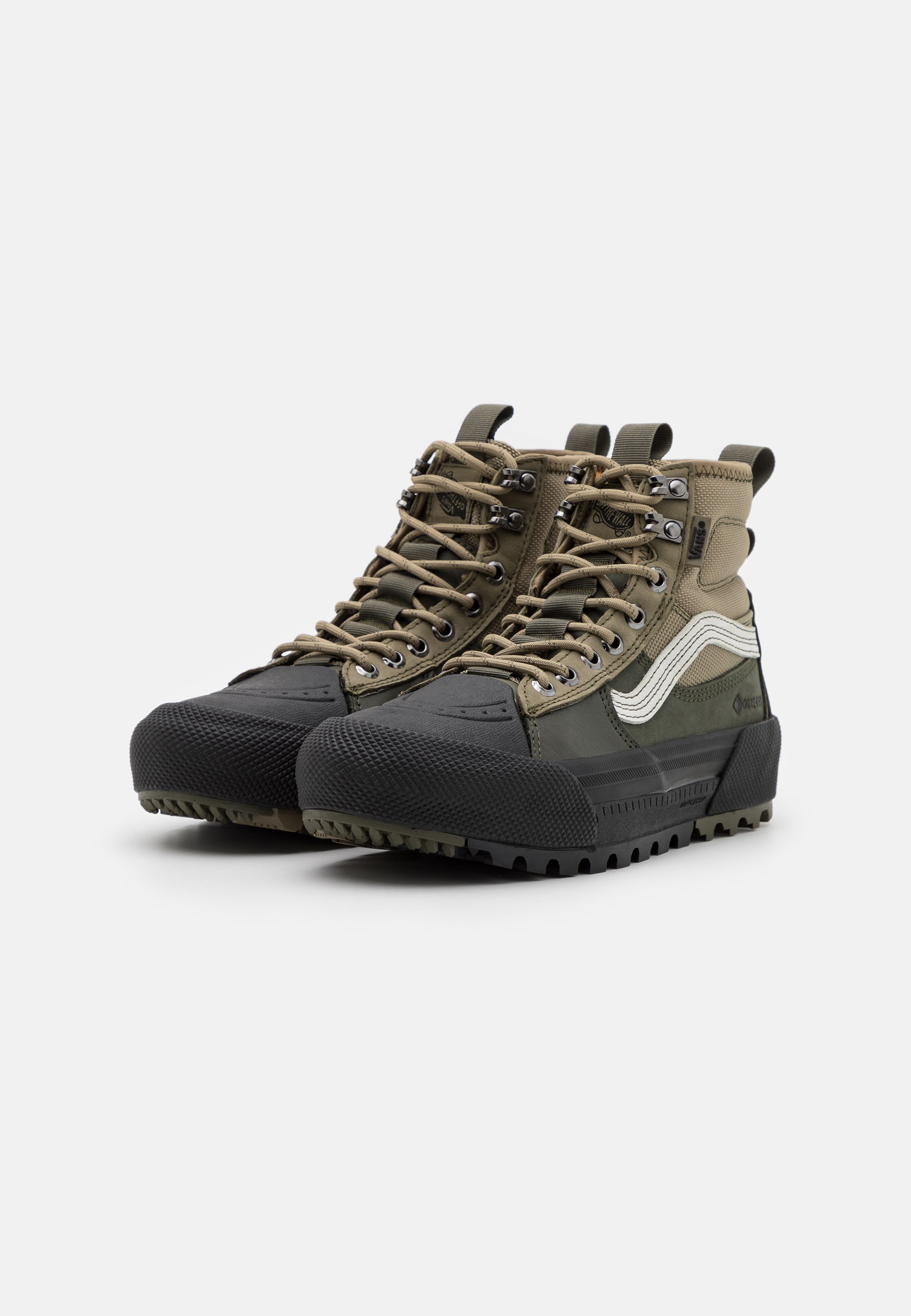 Vans Sk8 Hi Gore Tex MTE Unisex Hightop Trainers Covert Green/Black, Size: 2.5, Dark Green - Leather and Textile