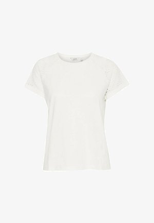 Maglietta bianca a maniche corte con dettagli in occhio di pernice sulle spalle, vestibilità ampia, texture morbida e scollatura arrotondata.