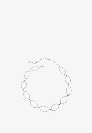 Stříbrný kovový náhrdelník s propletenými oválnými články s texturovaným povrchem a sponou, navržený pro nastavitelné délky.