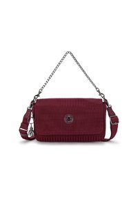 Röd crossbody-väska tillverkad av textilier med struktur, med en kedjerem, en enda toppflik och en dekorativ logotyp i mitten.