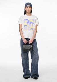 Pieces PCMOLLY O NECK TEE - Marškinėliai su spaudiniu - bright white/lavender