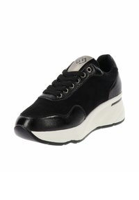 Sneaker nera con una combinazione di pelle liscia e scamosciata. Presenta una punta arrotondata, chiusura con lacci e una suola spessa bianca con accenti neri.