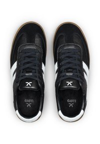 Schwarz-weiße Sneaker aus Wildleder und Leder, mit abgerundeter Zehenpartie, Schnürverschluss und Gummisohle.